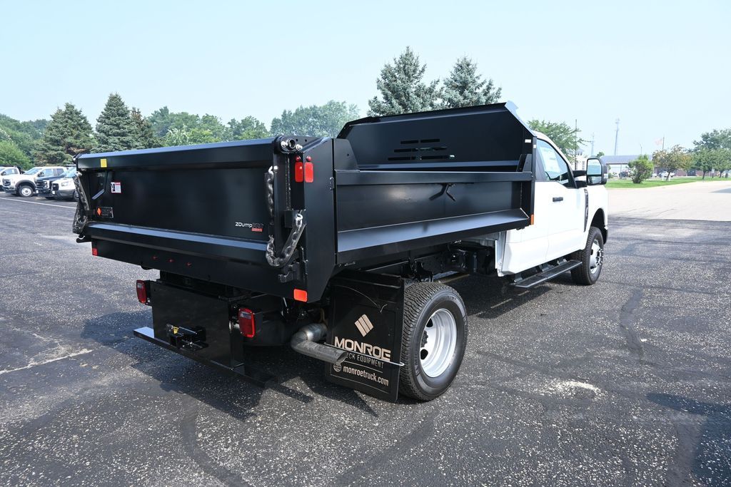 2025 Ford F-350 Super Duty Chassis Cab XL - Photo 13