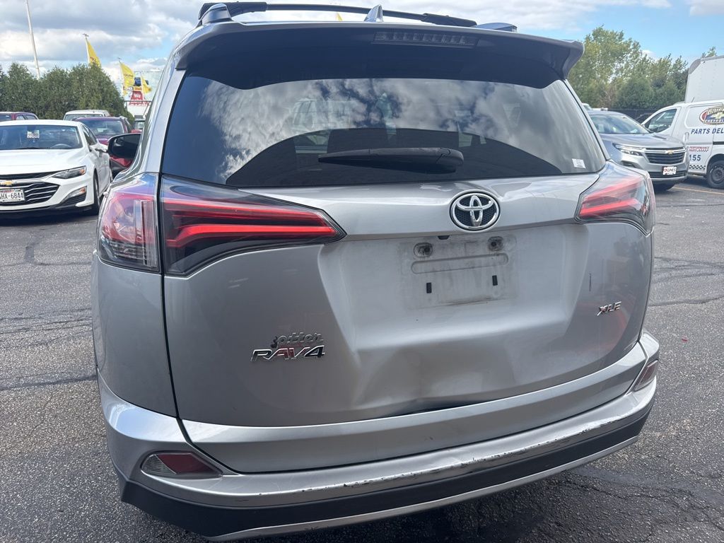 2017 Toyota RAV4 XLE - Photo 10