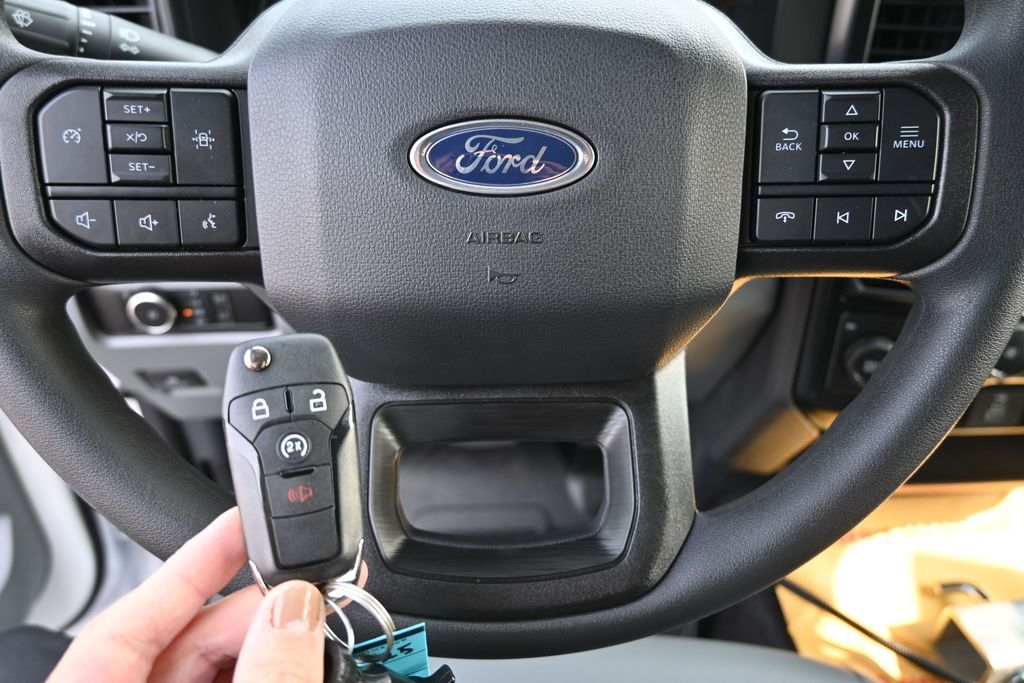 2025 Ford F-350 Super Duty Chassis Cab XL - Photo 36