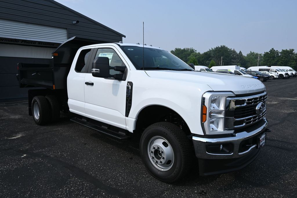 2025 Ford F-350 Super Duty Chassis Cab XL - Photo 14