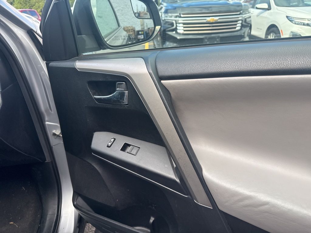 2017 Toyota RAV4 XLE - Photo 16
