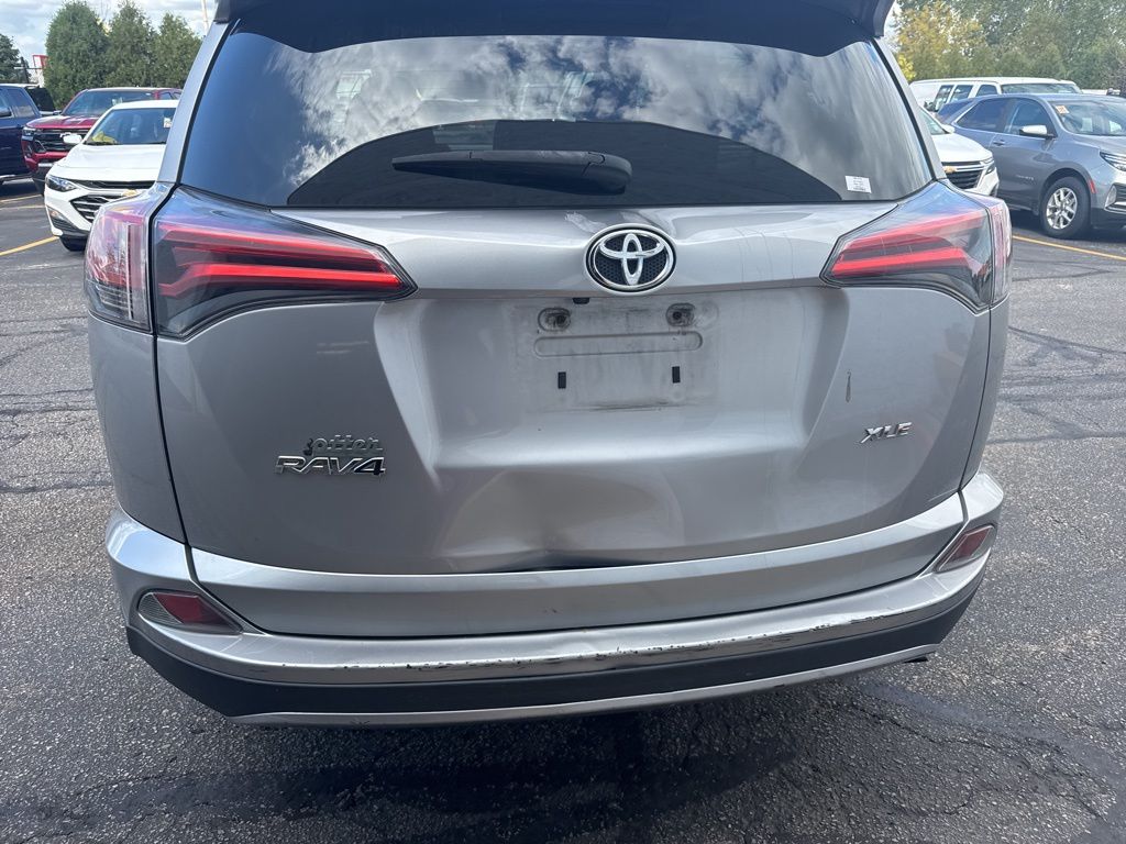 2017 Toyota RAV4 XLE - Photo 11