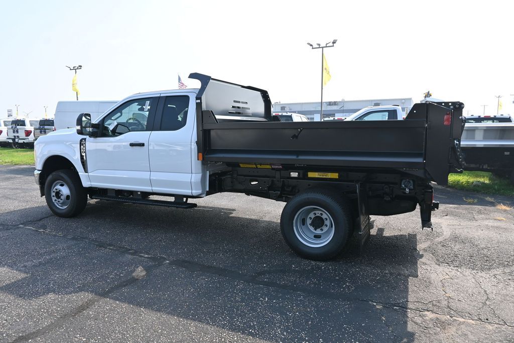 2025 Ford F-350 Super Duty Chassis Cab XL - Photo 6