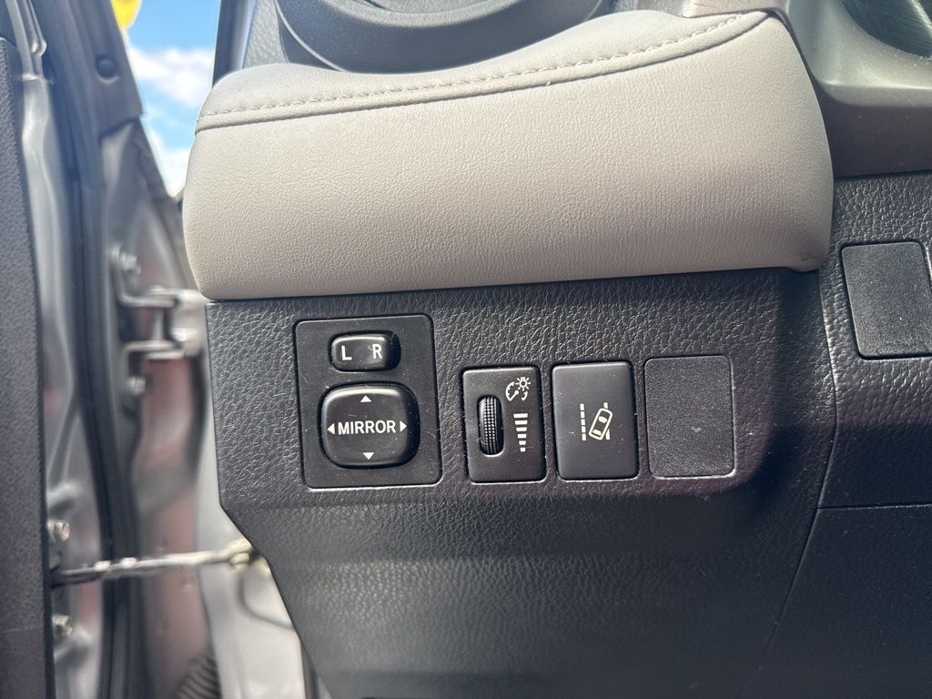 2017 Toyota RAV4 XLE - Photo 39