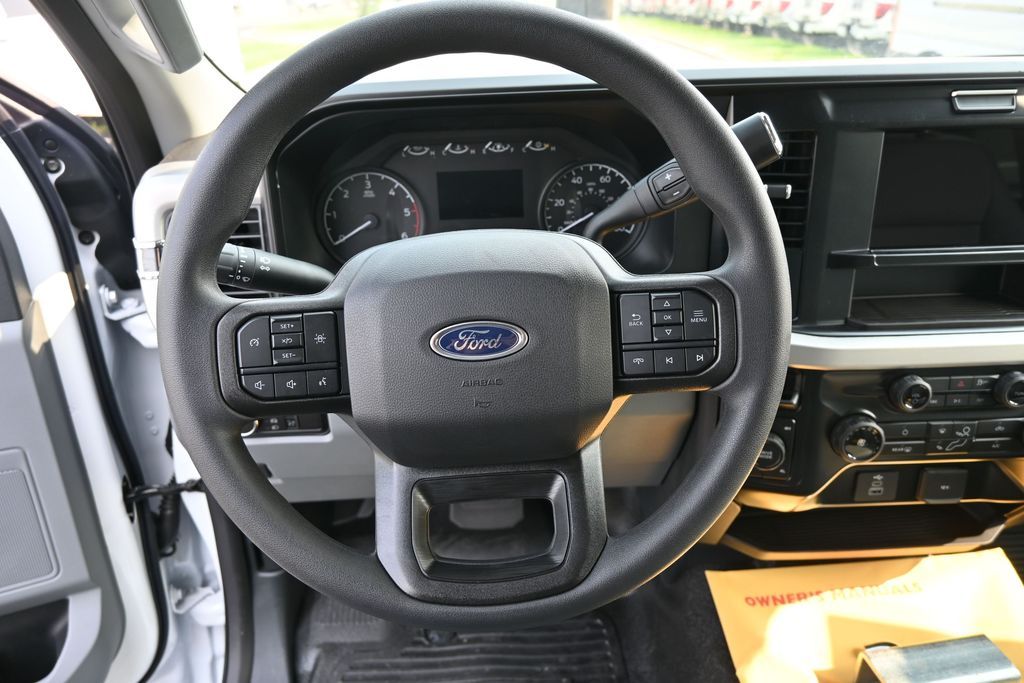 2025 Ford F-350 Super Duty Chassis Cab XL - Photo 29