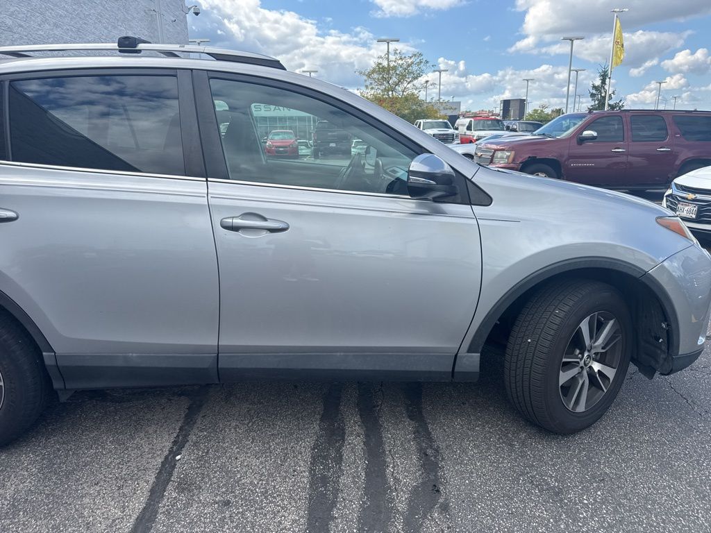 2017 Toyota RAV4 XLE - Photo 15