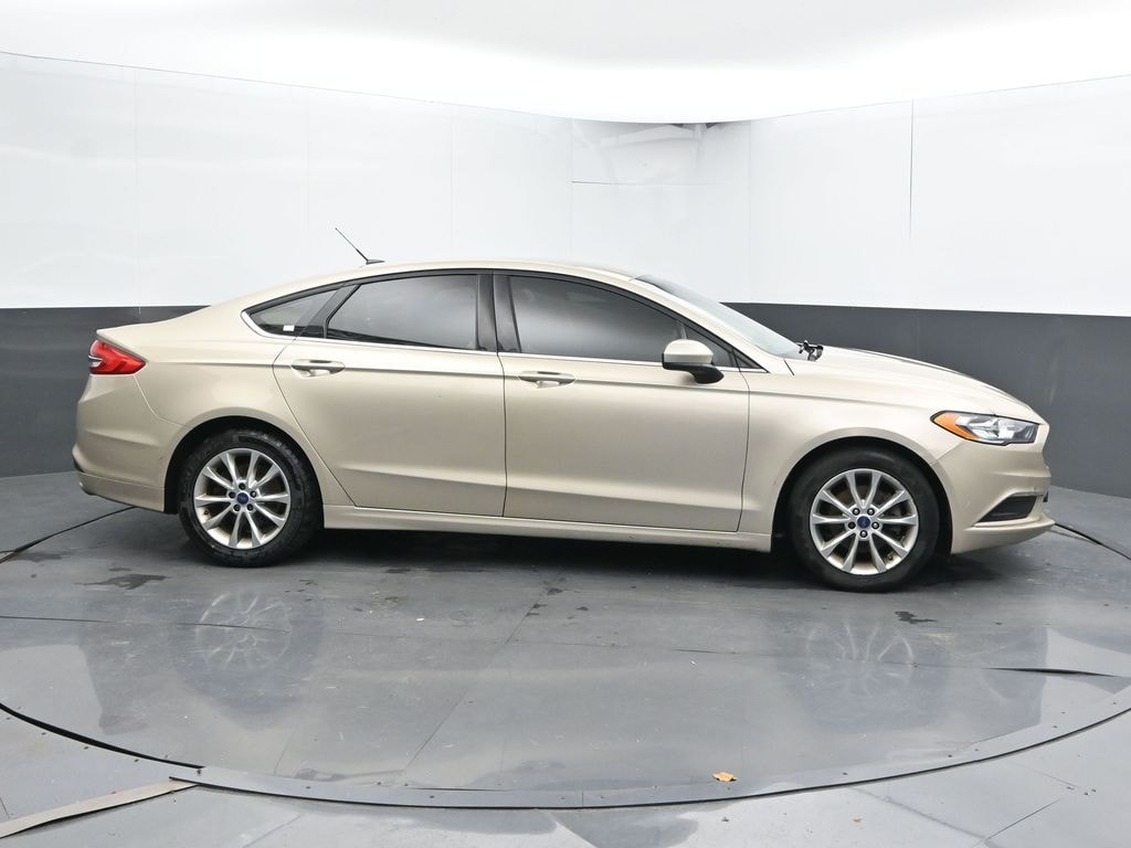 Used 2017 Ford Fusion SE Sedan