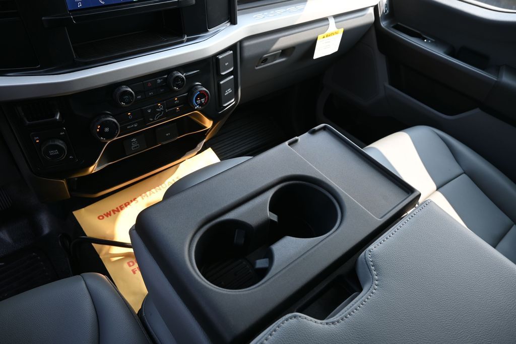 2025 Ford F-350 Super Duty Chassis Cab XL - Photo 35