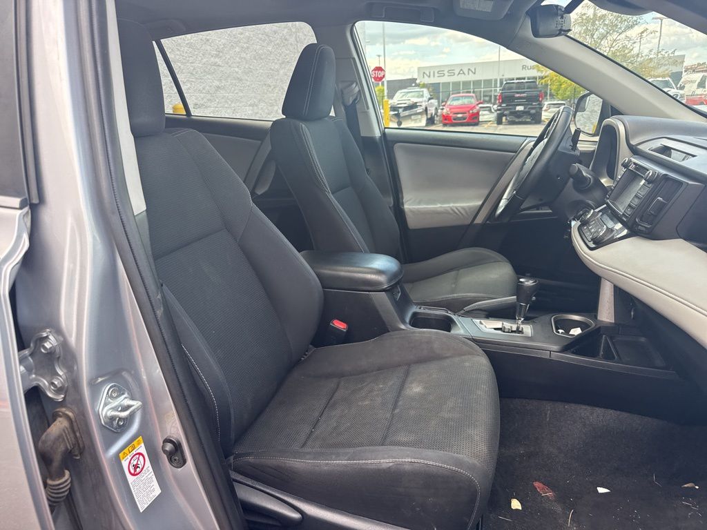 2017 Toyota RAV4 XLE - Photo 18