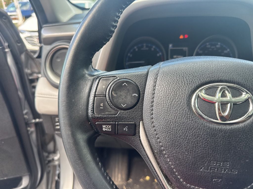 2017 Toyota RAV4 XLE - Photo 33