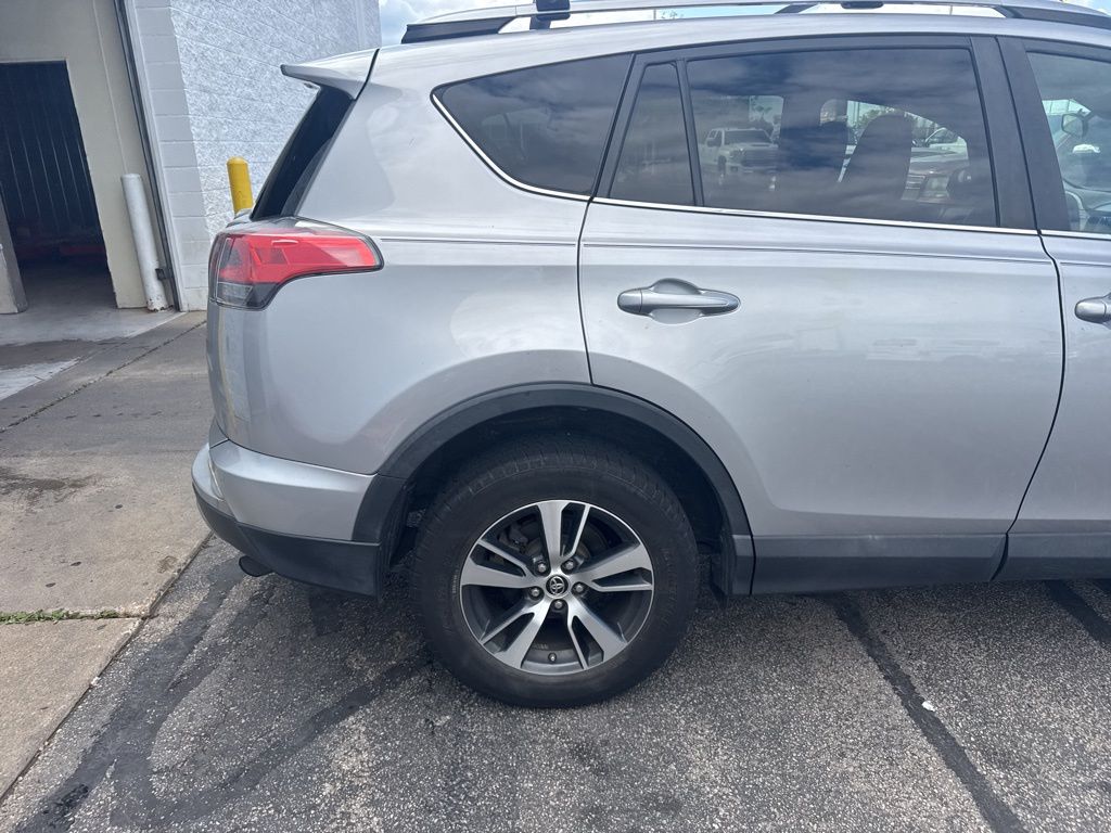 2017 Toyota RAV4 XLE - Photo 14