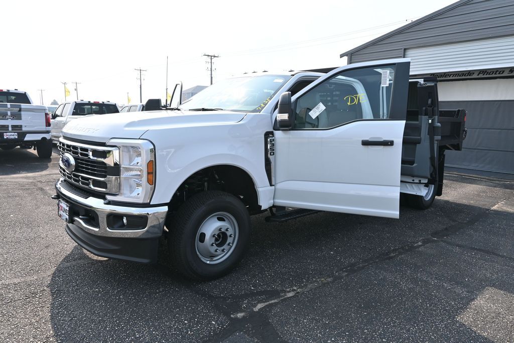 2025 Ford F-350 Super Duty Chassis Cab XL - Photo 21