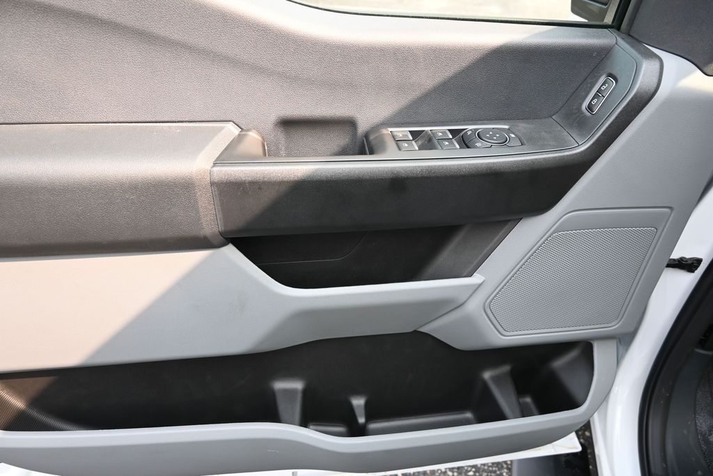 2025 Ford F-350 Super Duty Chassis Cab XL - Photo 17