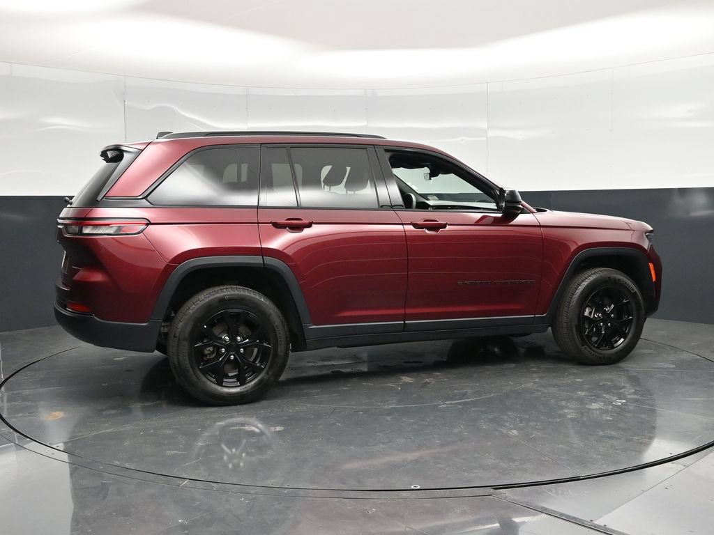 Used 2025 Jeep Grand Cherokee Altitude SUV
