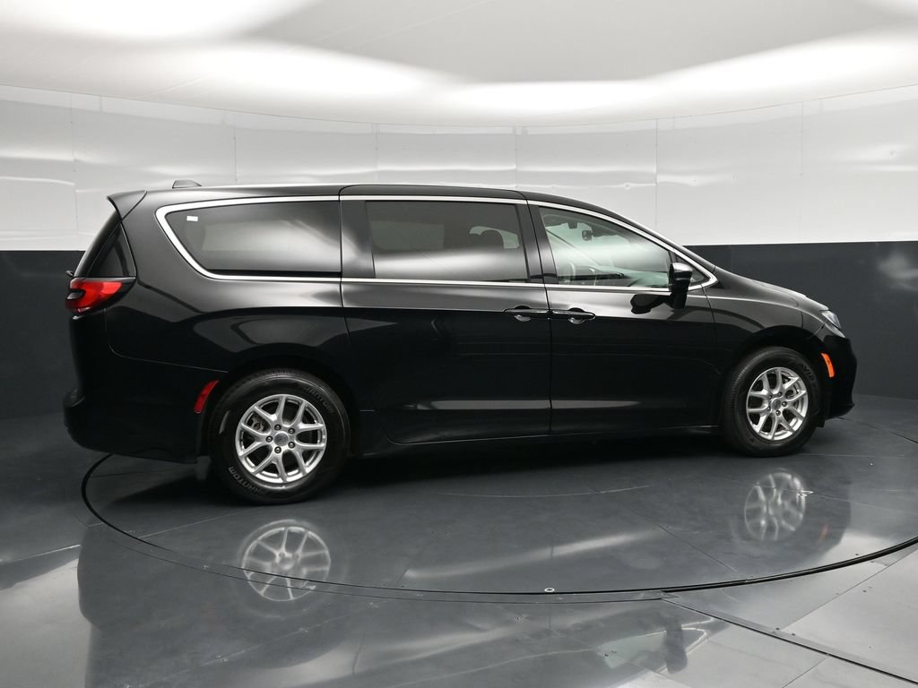 Used 2024 Chrysler Pacifica Touring L Minivan/Van
