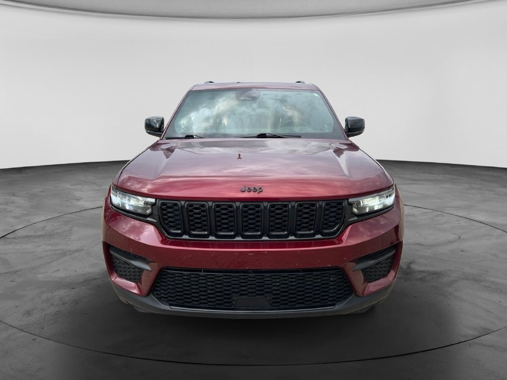 Used 2024 Jeep Grand Cherokee Altitude
