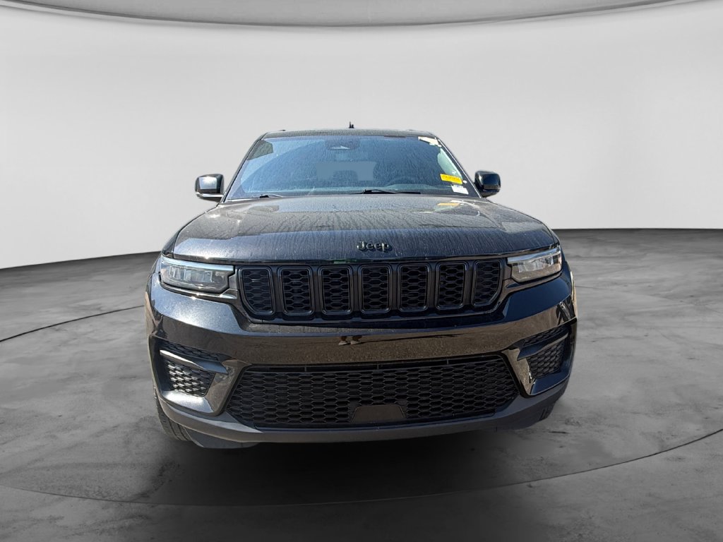 Used 2024 Jeep Grand Cherokee Altitude