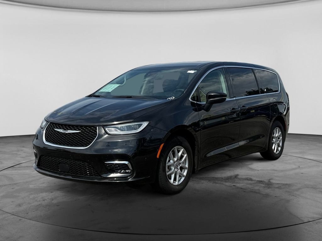 Used 2023 Chrysler Pacifica Touring L