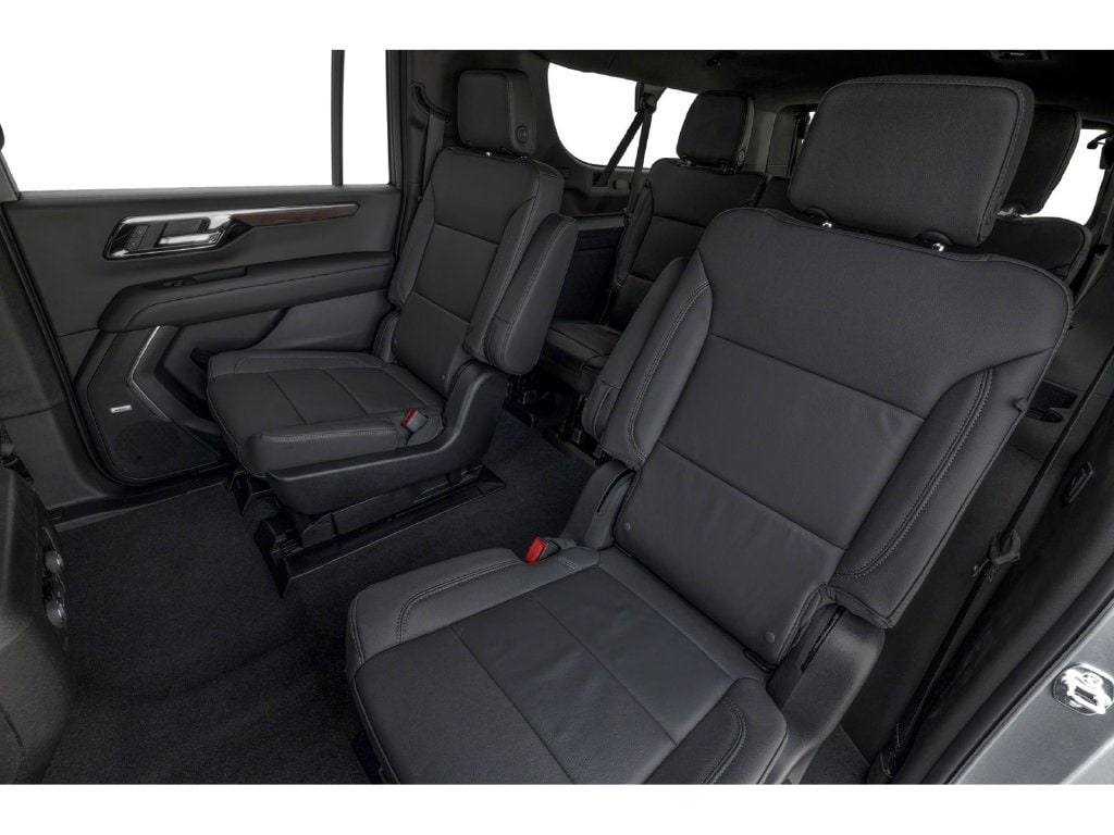 2027 Chevrolet Suburban LT - Photo 8