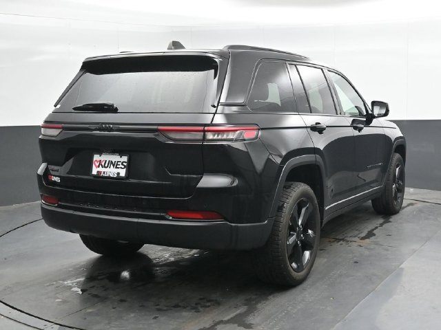 Used 2023 Jeep Grand Cherokee Laredo