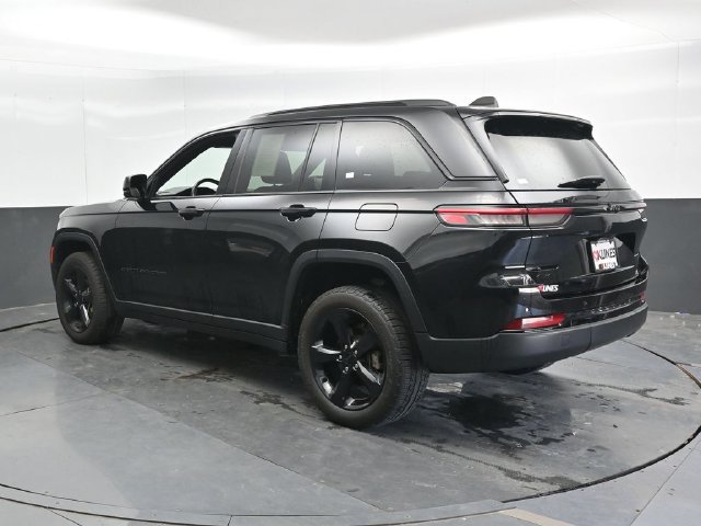 Used 2023 Jeep Grand Cherokee Laredo