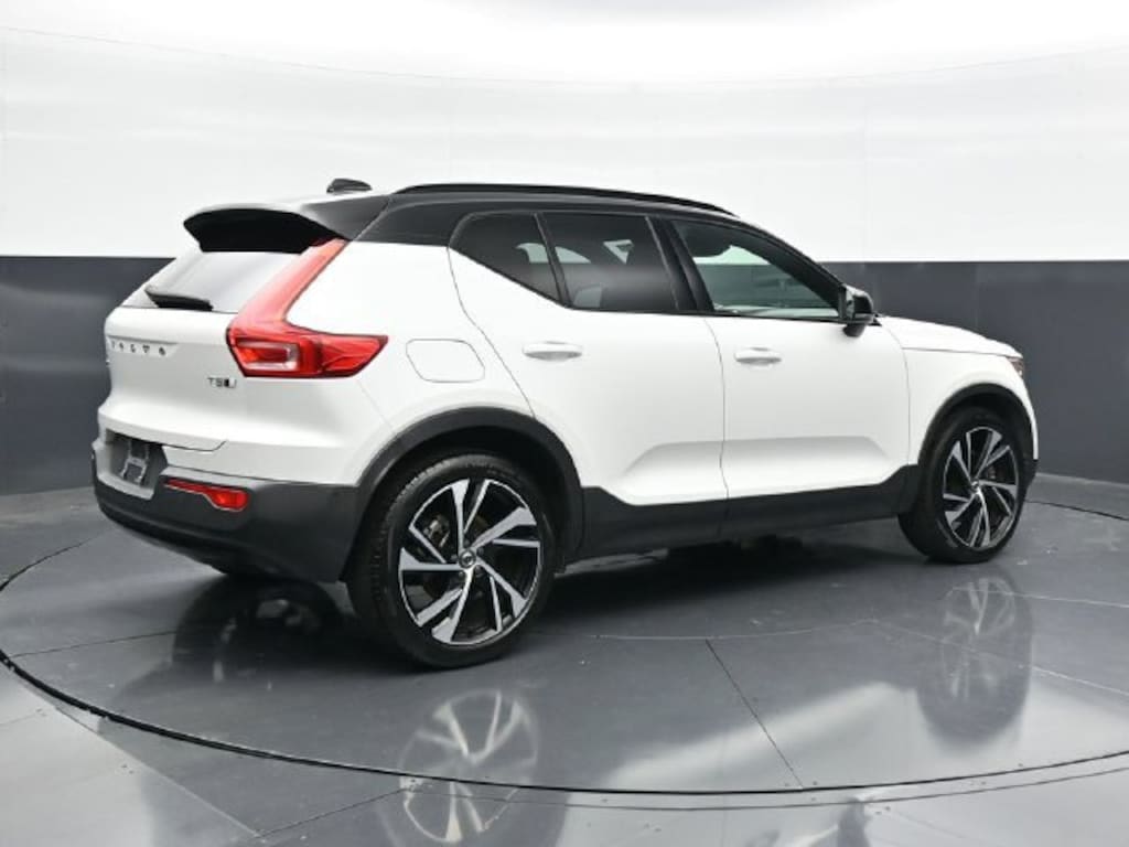 Used 2021 Volvo XC40 R-Design