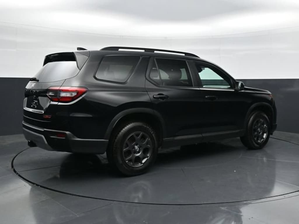 Used 2025 Honda Pilot TrailSport