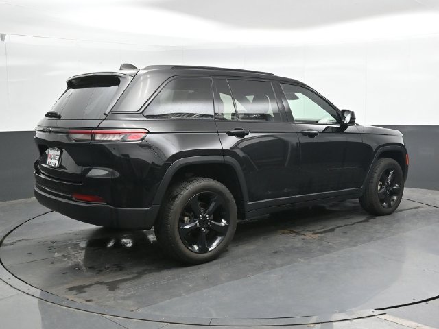 Used 2023 Jeep Grand Cherokee Laredo