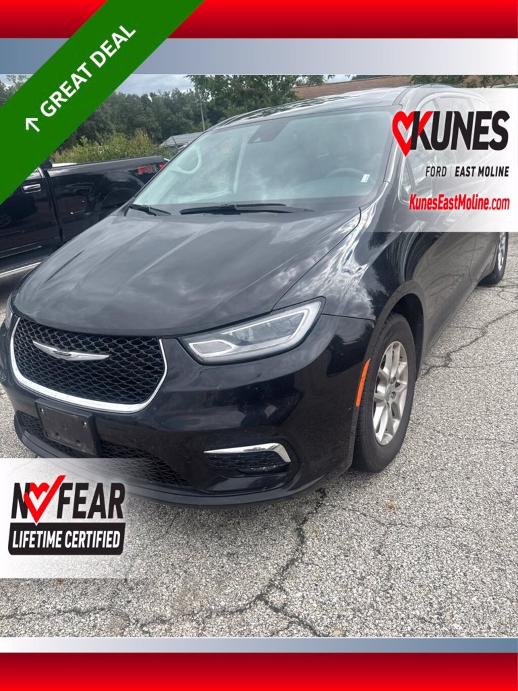 Used 2024 Chrysler Pacifica Touring L Van Passenger Van
