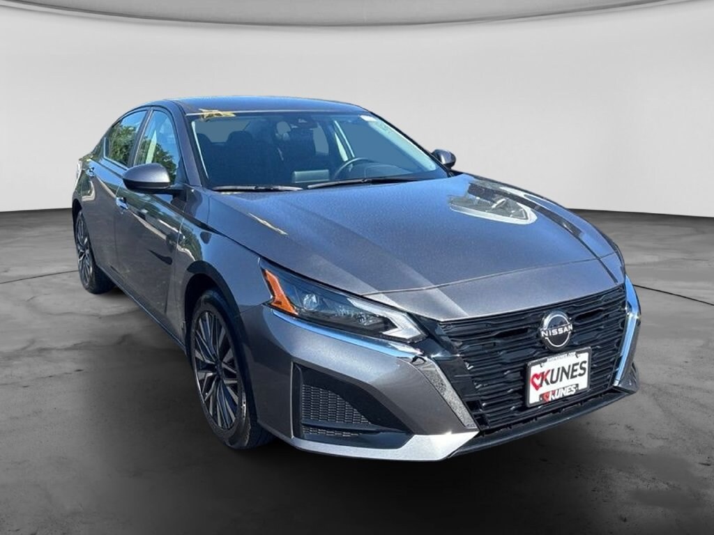 Used 2023 Nissan Altima 2.5 SV Sedan