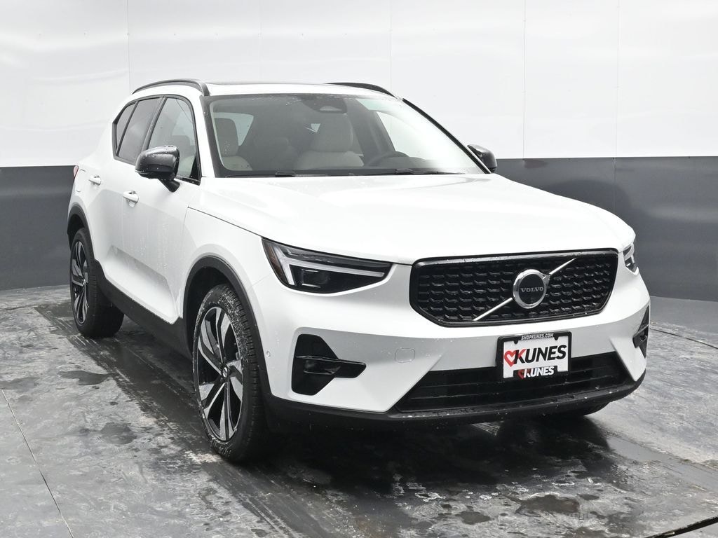 New 2026 Volvo XC40 B5 Ultra SUV