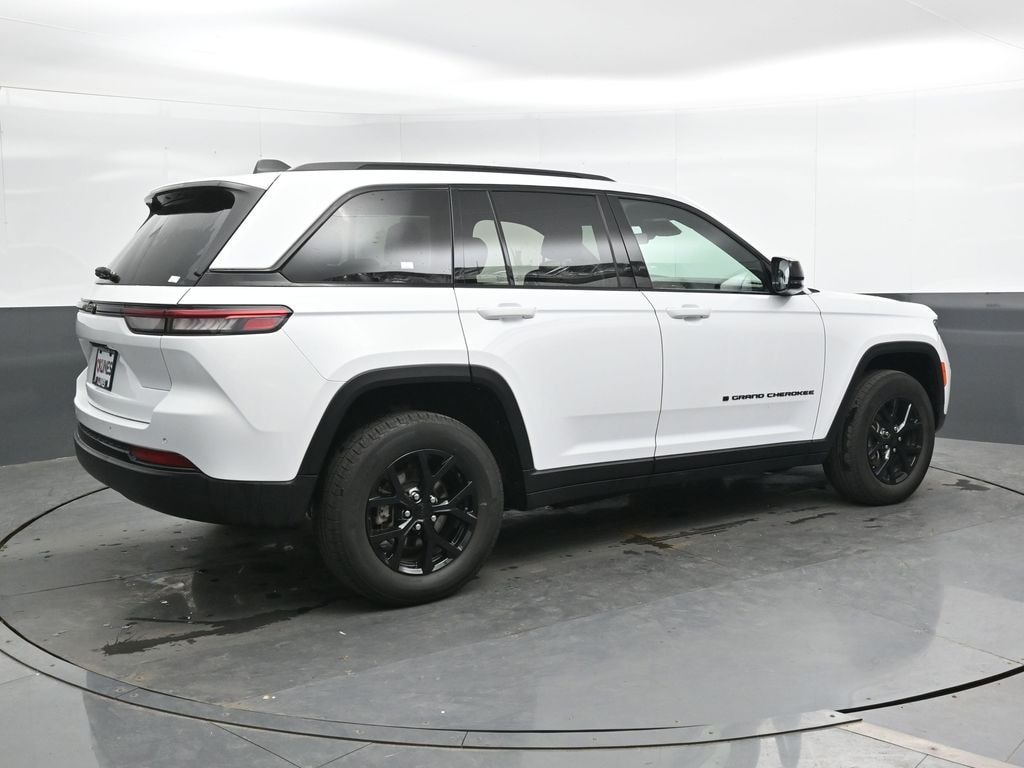 Used 2025 Jeep Grand Cherokee Altitude SUV