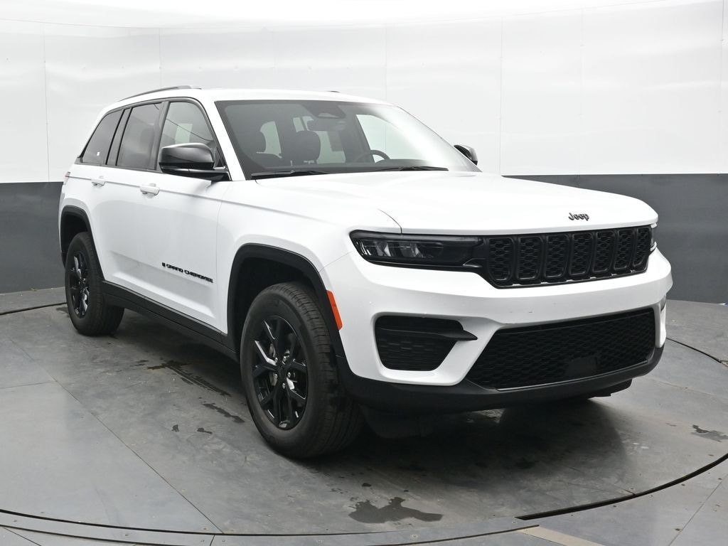 Used 2025 Jeep Grand Cherokee Altitude SUV