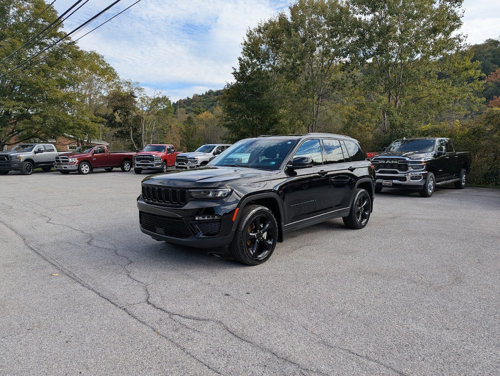 Used 2023 Jeep Grand Cherokee Limited 4X4 SUV