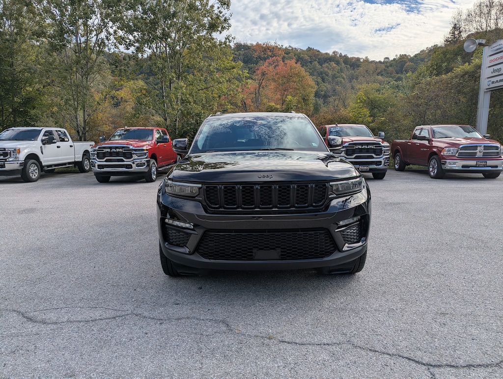 Used 2023 Jeep Grand Cherokee Limited 4X4 SUV