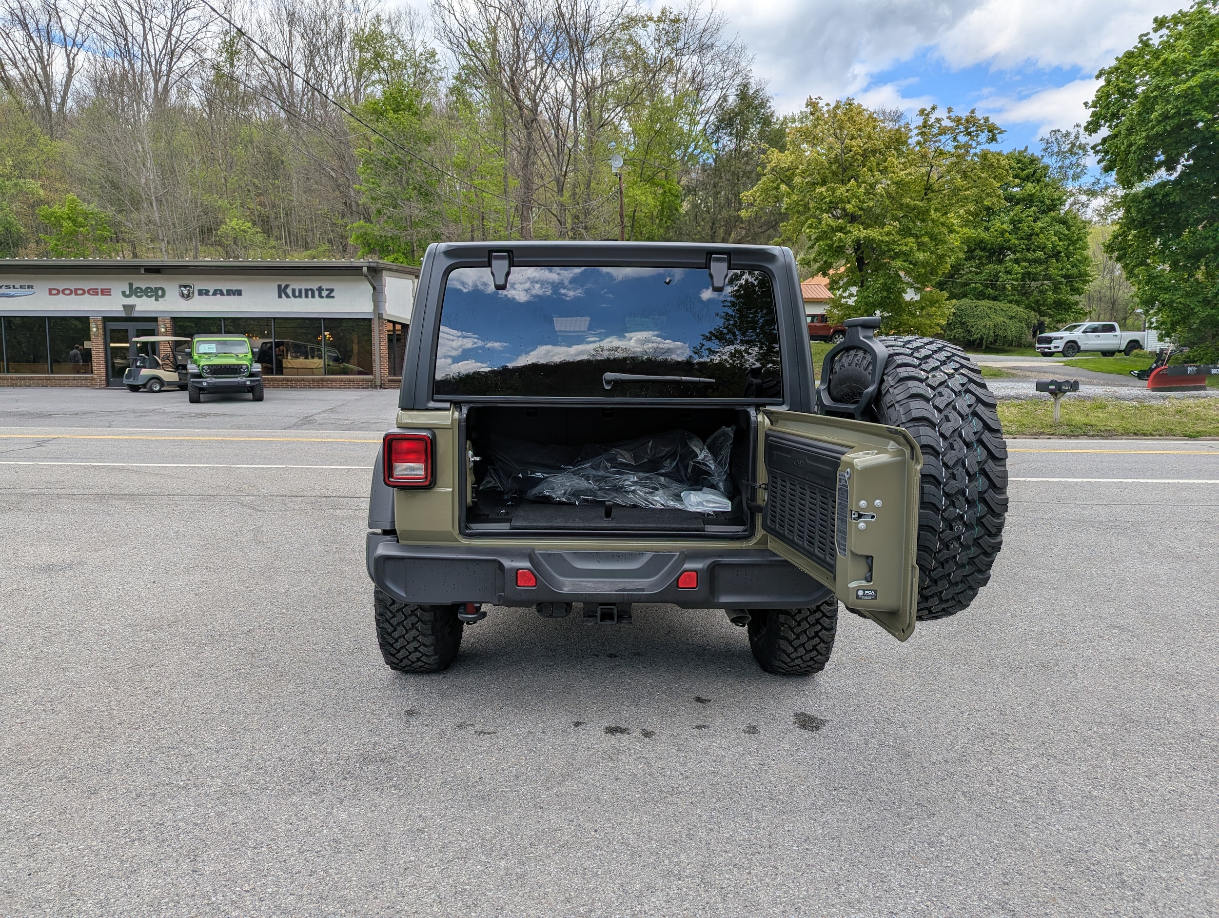 2026 Jeep Wrangler 4-Door Willys - Photo 11