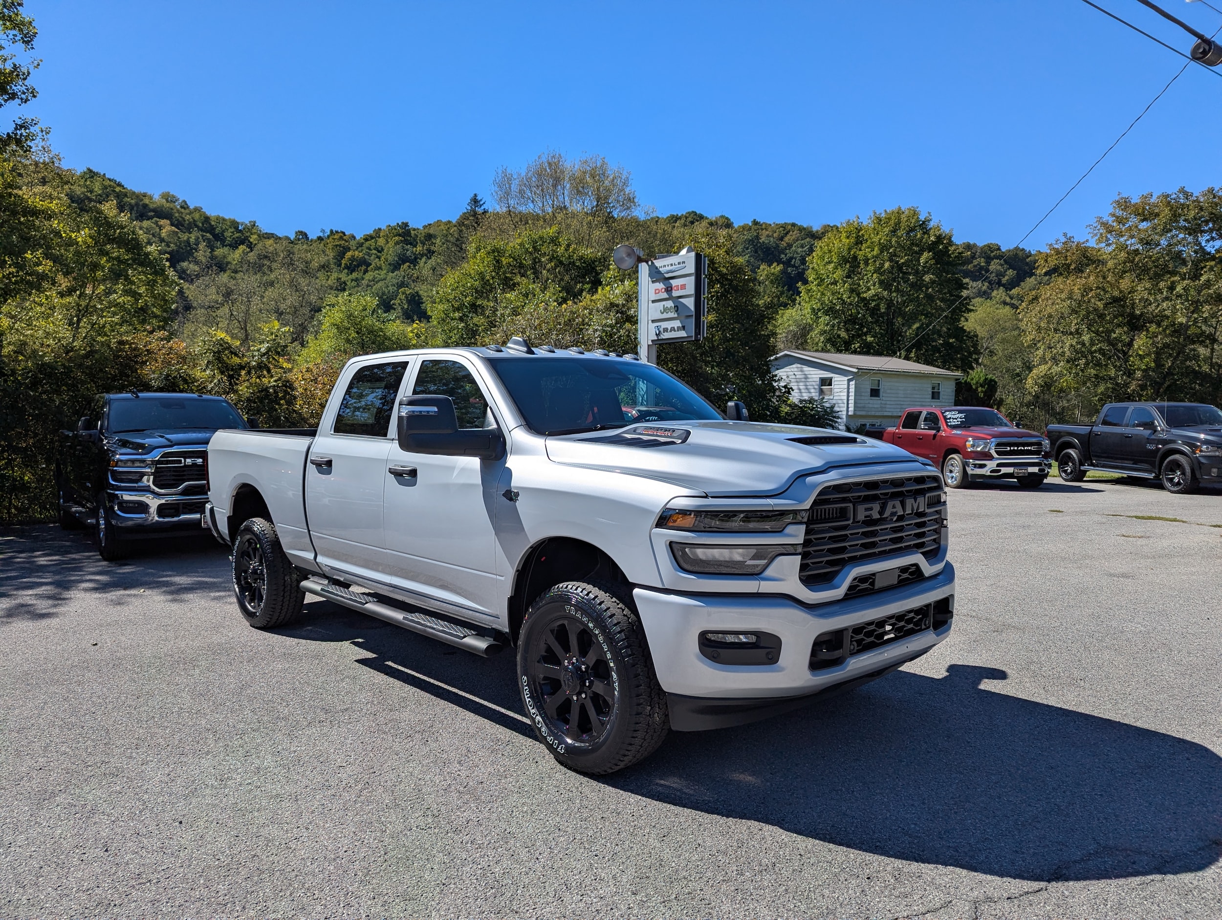 2027 RAM 2500 Pickup Tradesman/Black Express