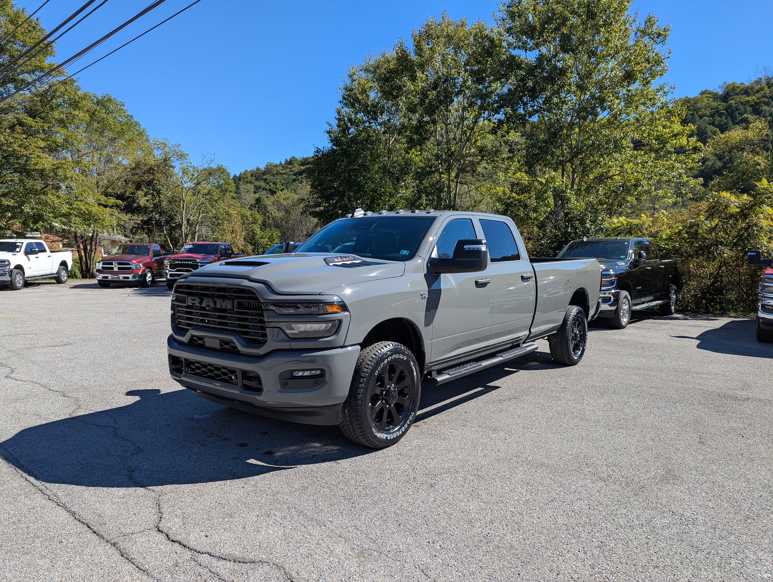 2027 RAM 2500 Pickup Tradesman/Black Express