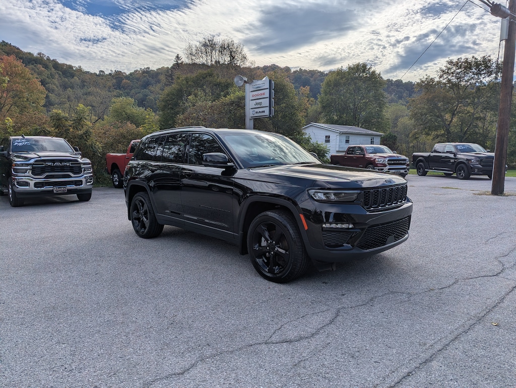 Used 2023 Jeep Grand Cherokee Limited 4X4 SUV