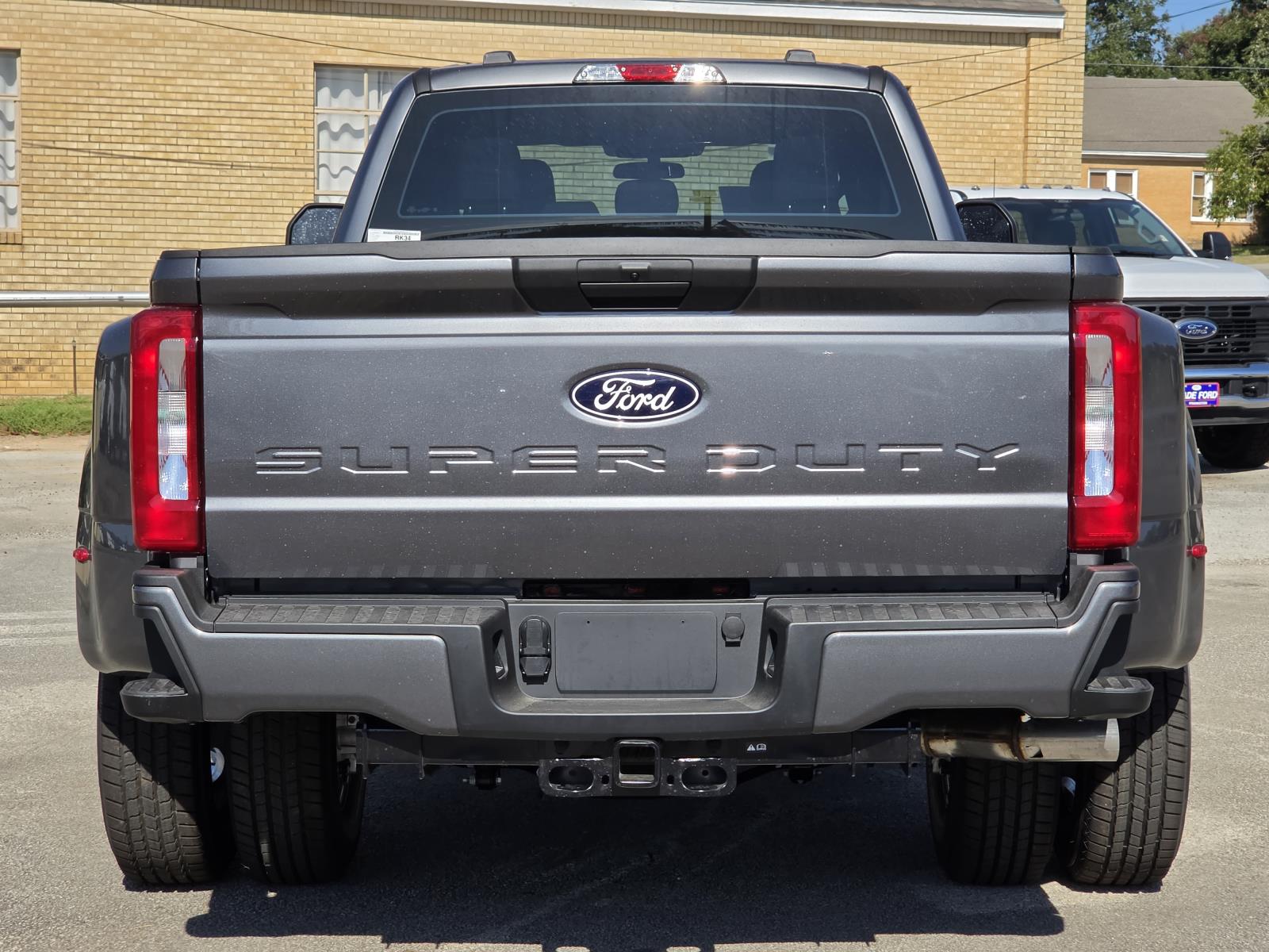 New 2027 Ford Super Duty F-350 DRW Truck Crew Cab