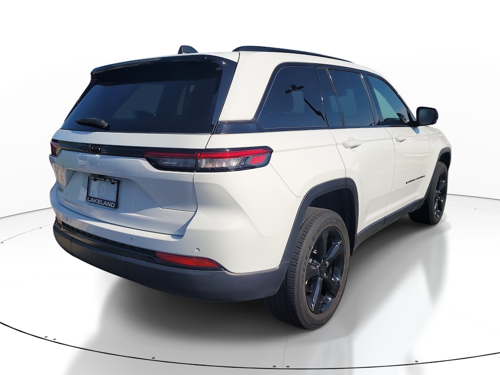 Used 2024 Jeep Grand Cherokee Laredo SUV