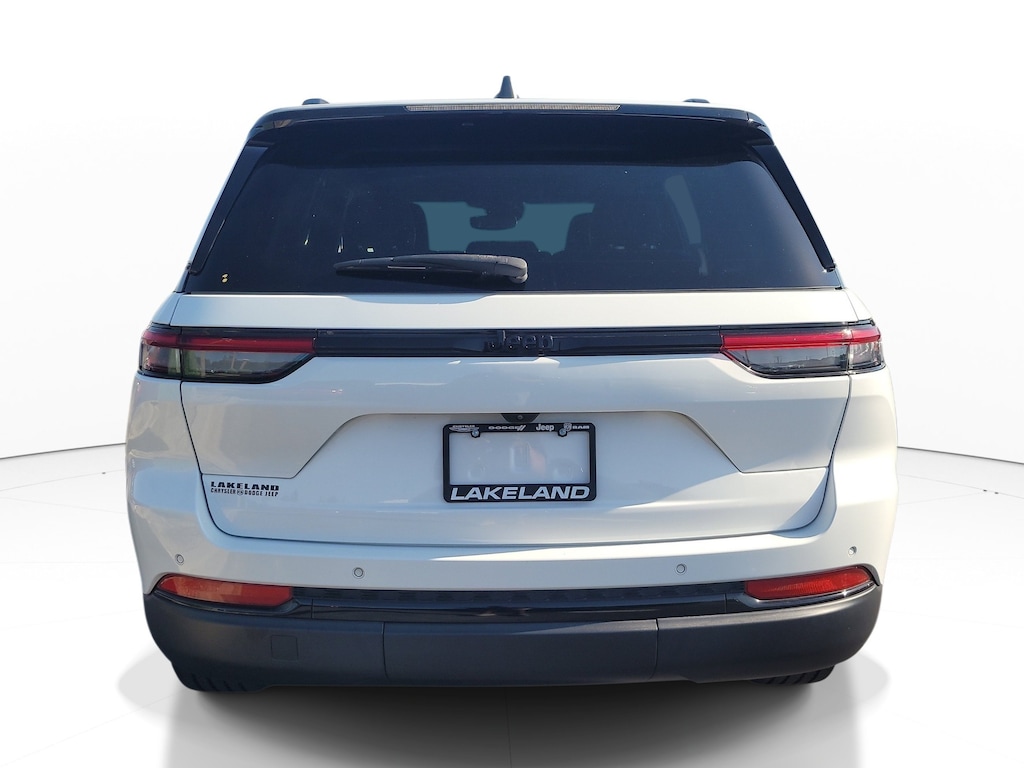 Used 2024 Jeep Grand Cherokee Laredo SUV