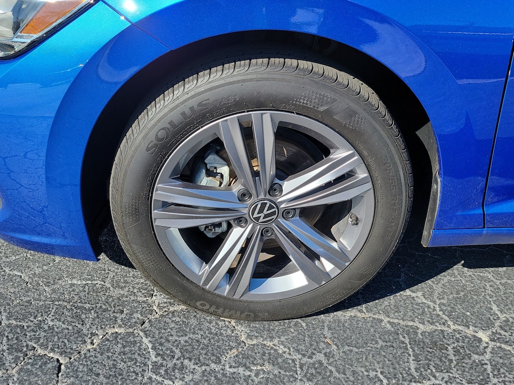 Used 2024 Volkswagen Jetta 1.5T SE Sedan