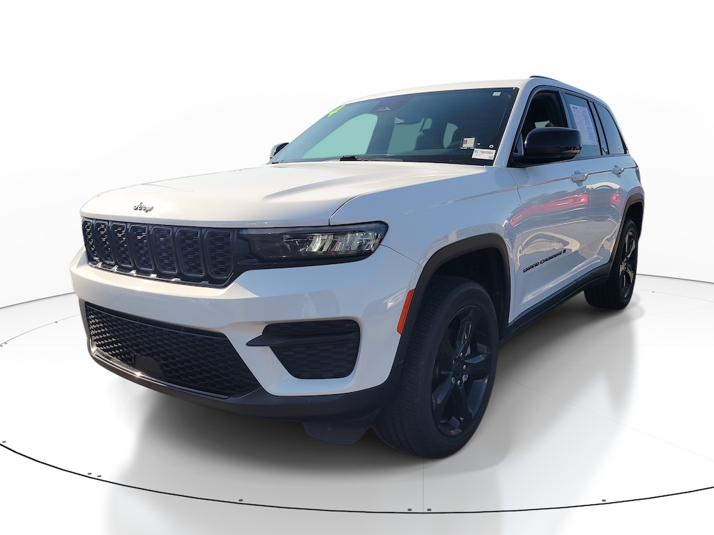 Used 2024 Jeep Grand Cherokee Laredo SUV