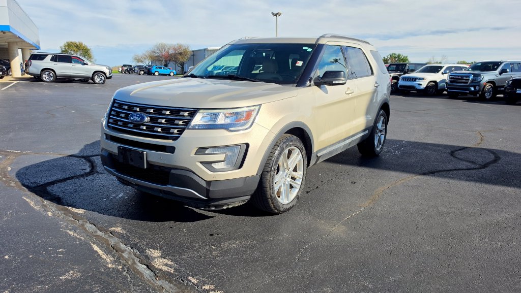 Used 2017 Ford Explorer XLT with VIN 1FM5K8D87HGD84372 for sale in Warsaw, IN