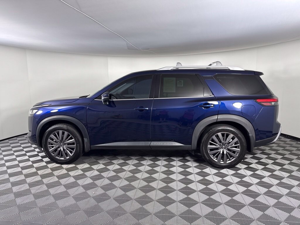Used 2023 Nissan Pathfinder SL SUV