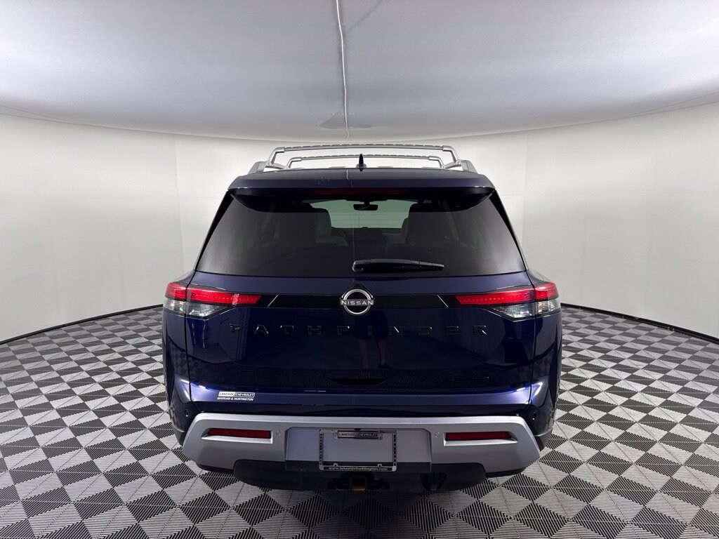 Used 2023 Nissan Pathfinder SL SUV
