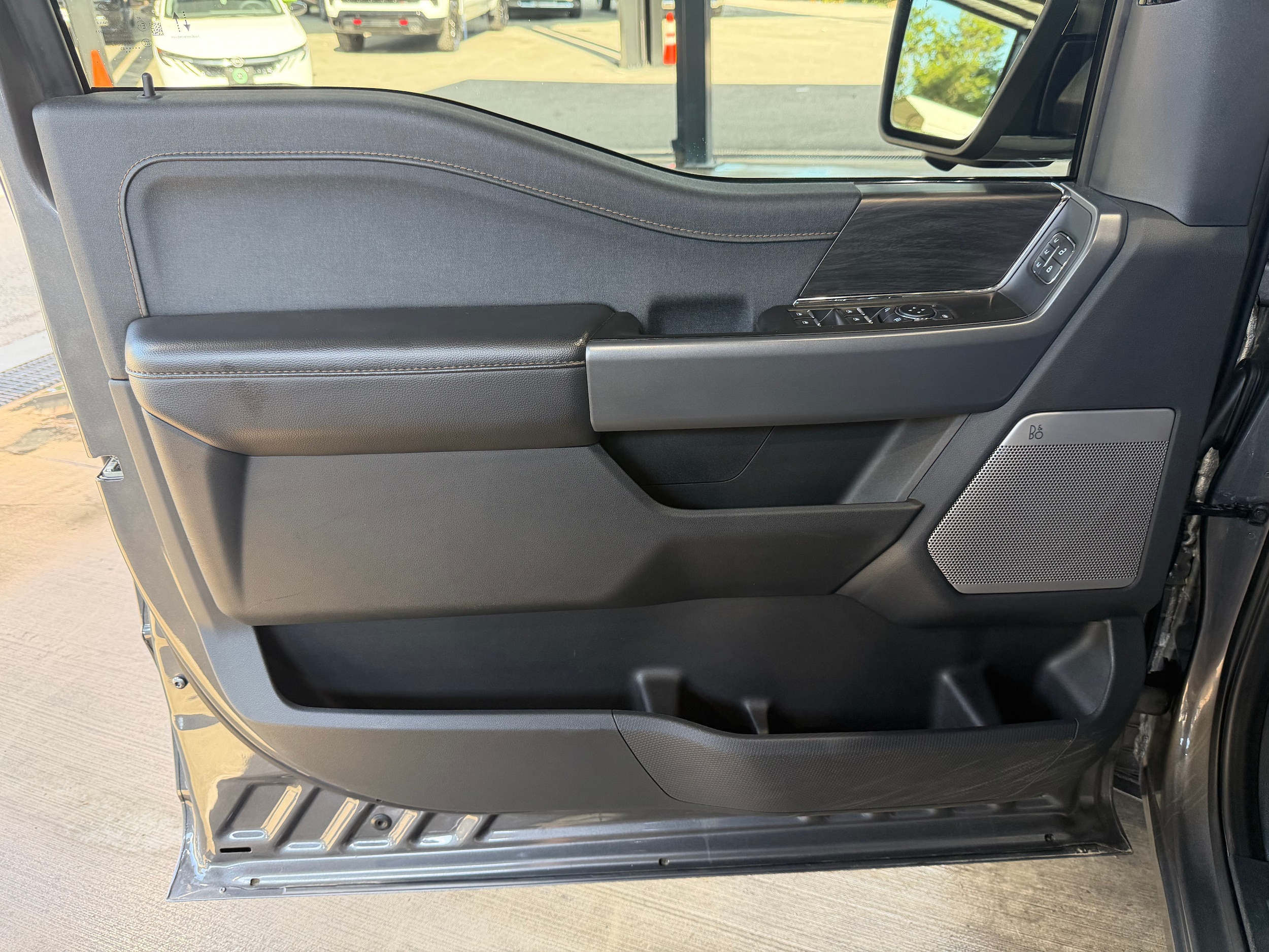 2025 Ford F-150 Lariat - Photo 9
