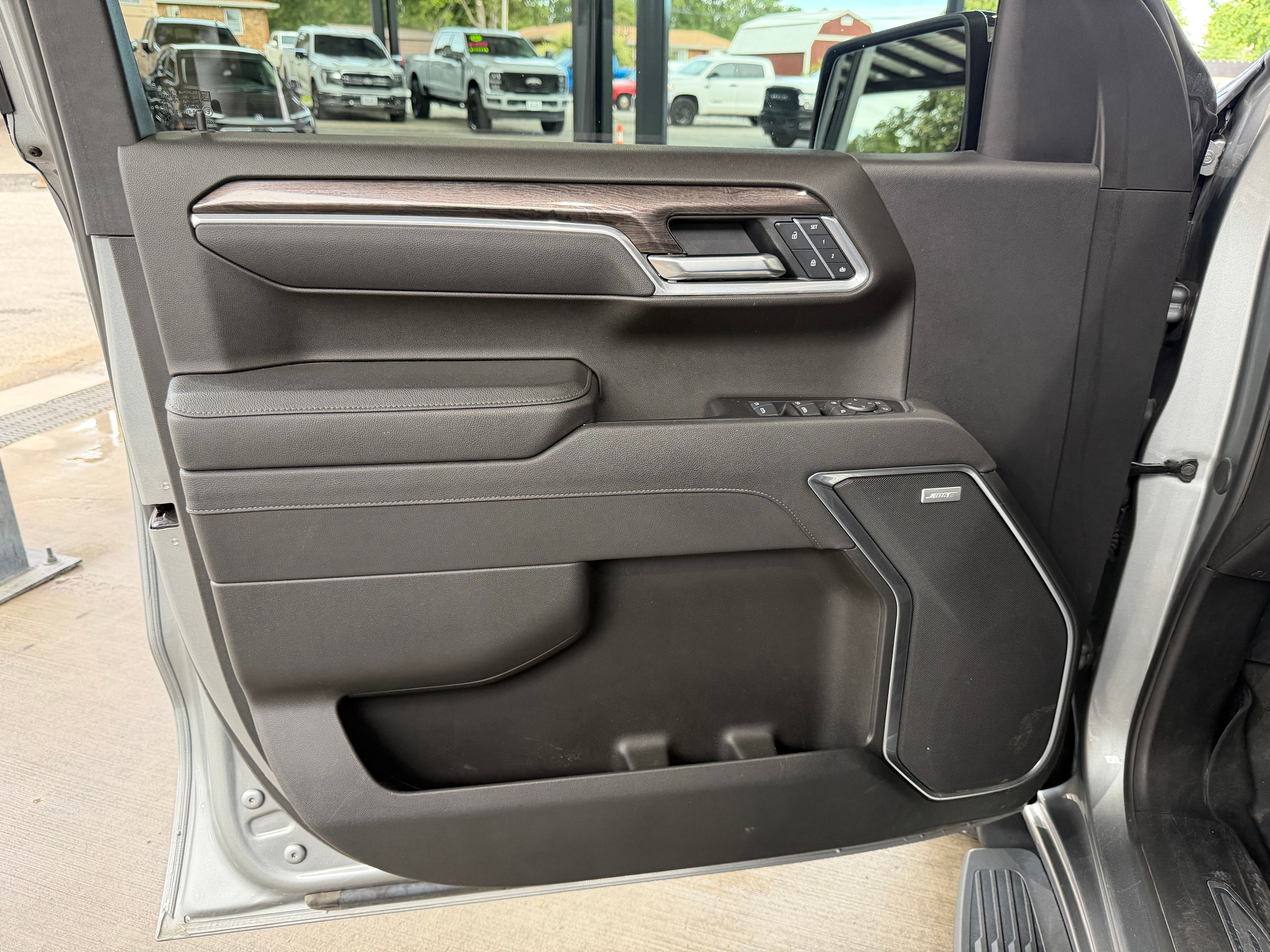 2025 Chevrolet Silverado 1500 LTZ - Photo 9