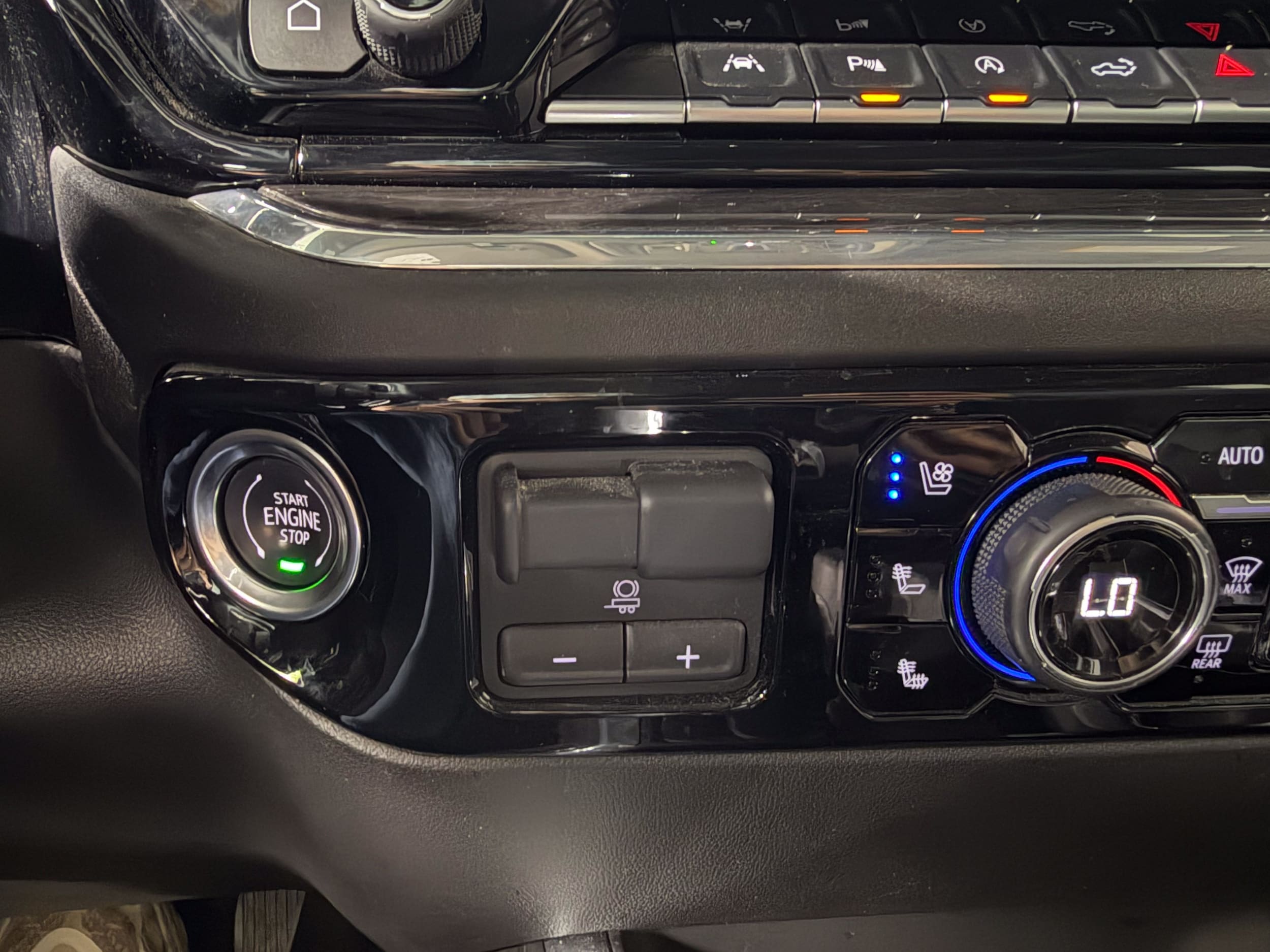 2025 Chevrolet Silverado 1500 LTZ - Photo 23